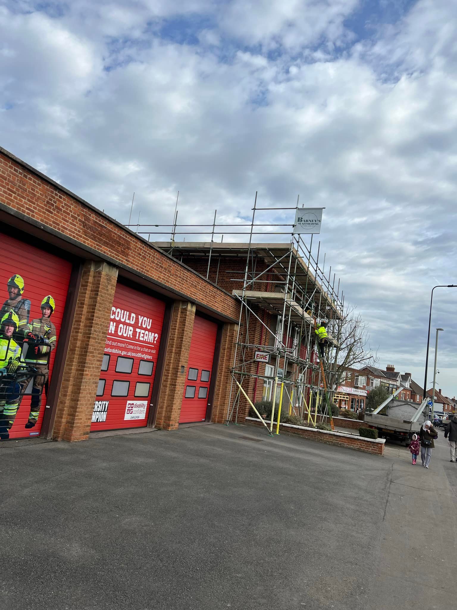 High-quality scaffolding hire for commercial construction in Oxford